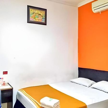 Mira Hotel Banjarmasin  Exterior photo